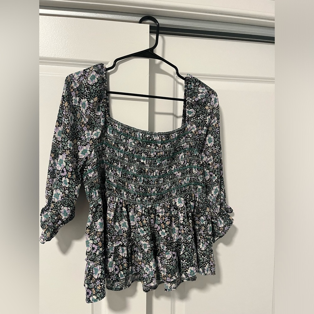 American Eagle purple and green elastic top with ruffled sleeves 3/4 sleeves